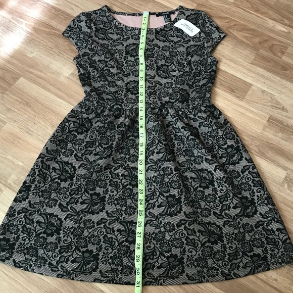 NWT Forever 21 Black Lace Patterned Dress - Medium - Picture 7 of 7